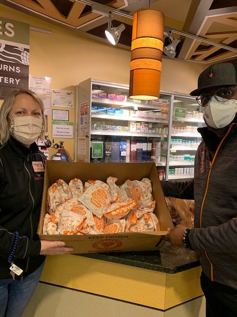 #FoodForHeroes – Broderson provides that chicken from Popeyes to our Grocery Heroes!